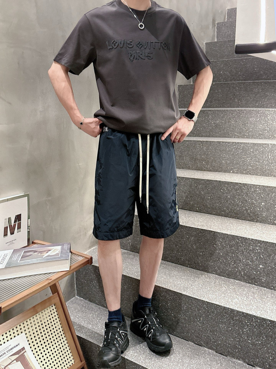 驴家短袖系列季度：2025春夏颜色：黑色 白色 铁灰尺码: m-5xL版型：微阔版型克重：160克重 成