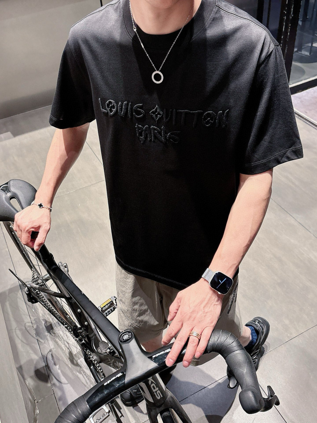 驴家短袖系列季度：2025春夏颜色：黑色 白色 铁灰尺码: m-5xL版型：微阔版型克重：160克重 成