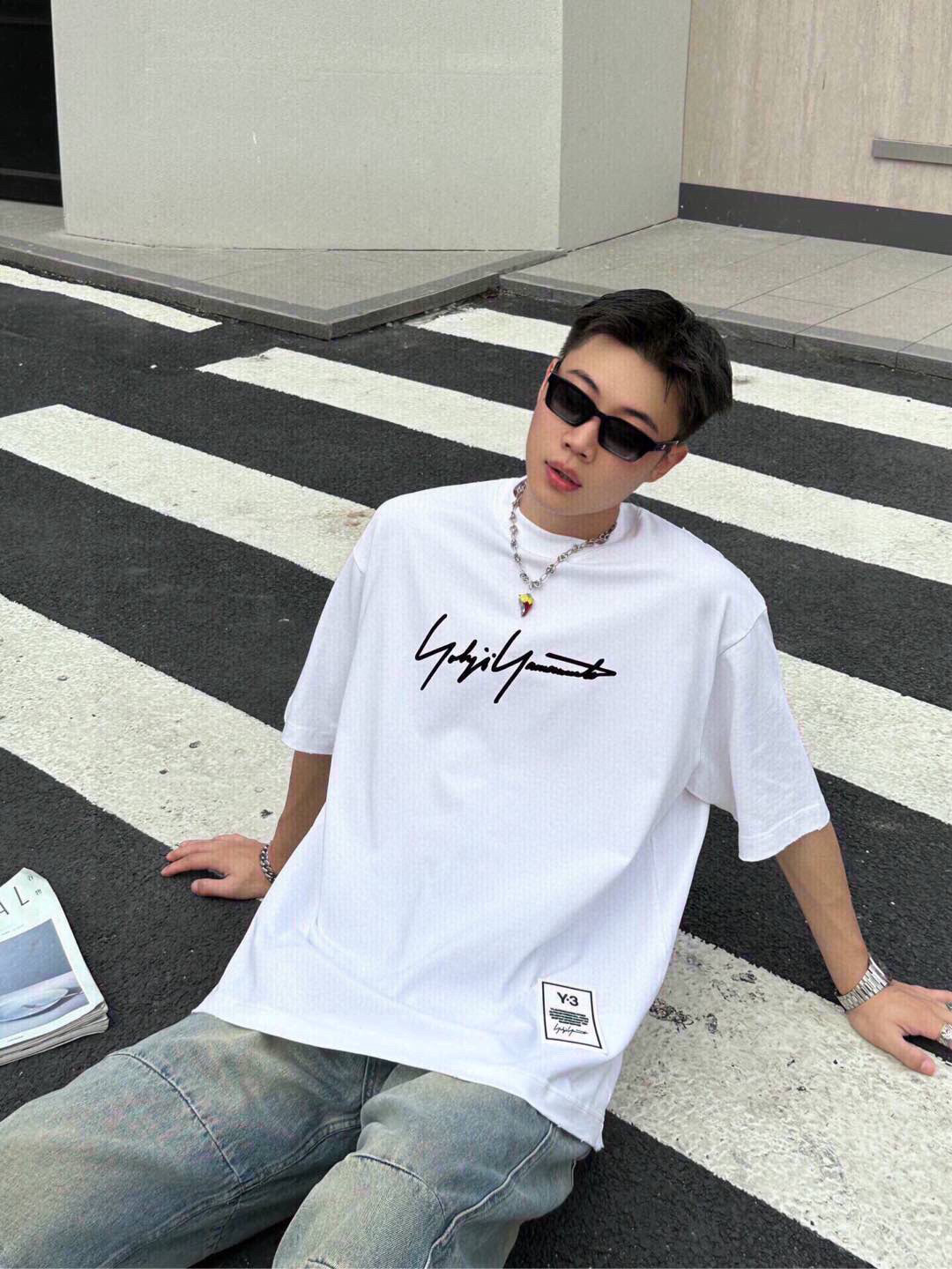 品牌：Y3季度：2025春夏颜色：黑色 白色尺码：S～XL版型：微阔大落肩版 短袖T重量：245克重 3