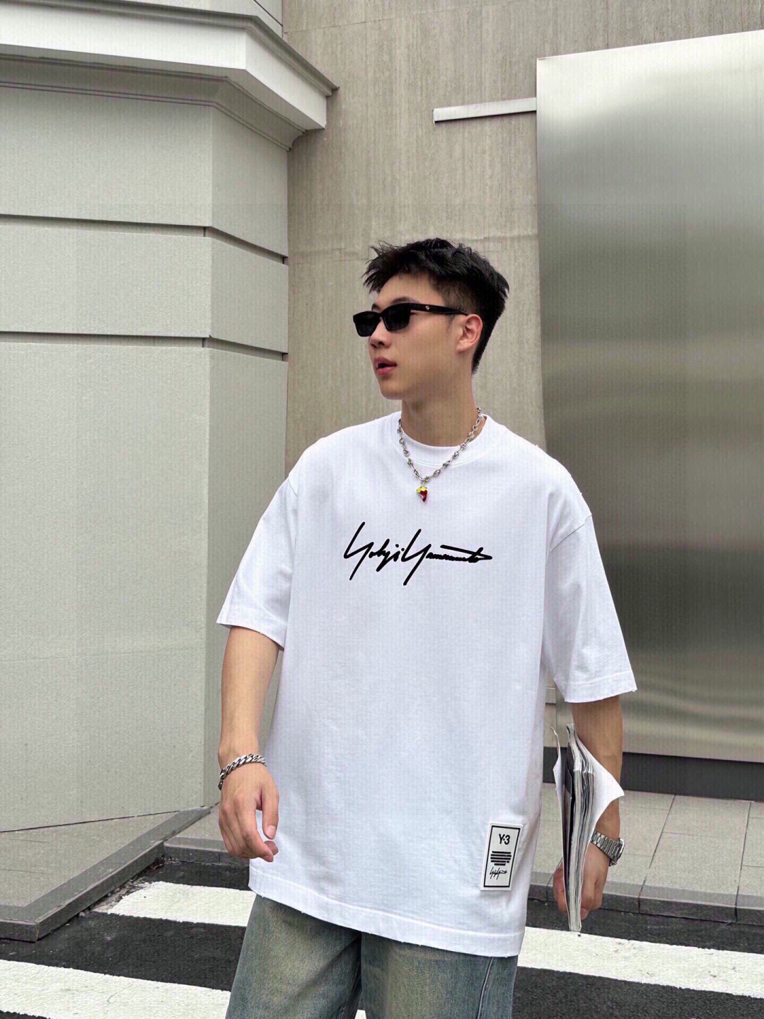 品牌：Y3季度：2025春夏颜色：黑色 白色尺码：S～XL版型：微阔大落肩版 短袖T重量：245克重 3