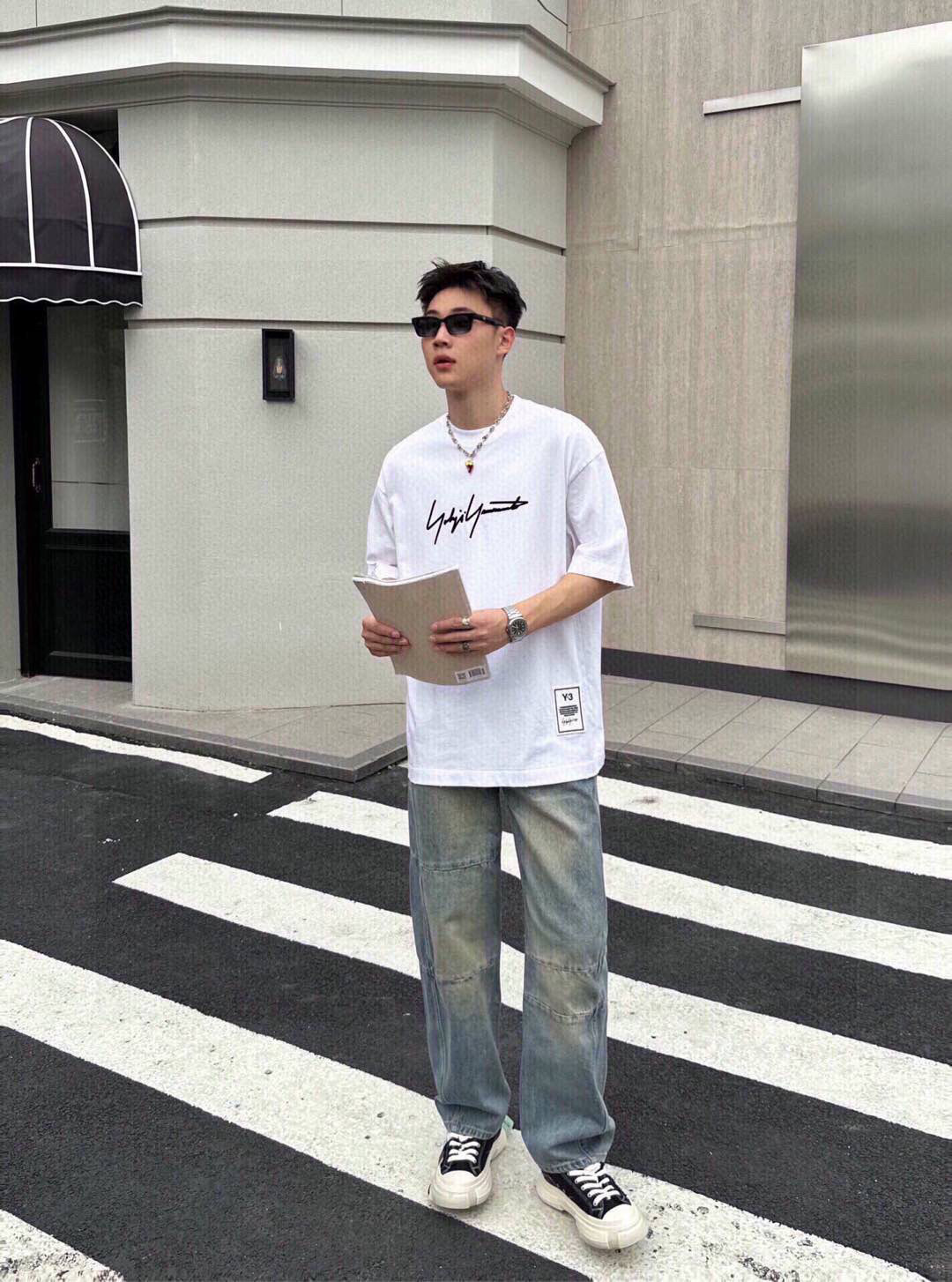 品牌：Y3季度：2025春夏颜色：黑色 白色尺码：S～XL版型：微阔大落肩版 短袖T重量：245克重 3