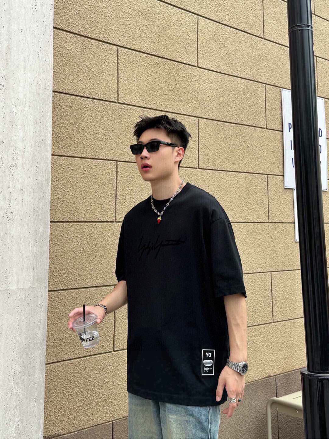 品牌：Y3季度：2025春夏颜色：黑色 白色尺码：S～XL版型：微阔大落肩版 短袖T重量：245克重 3