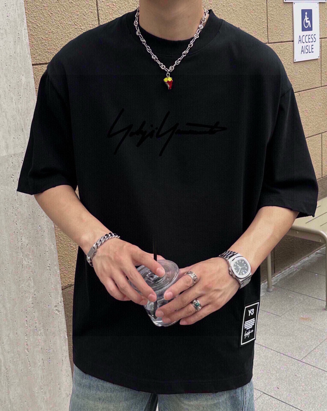 品牌：Y3季度：2025春夏颜色：黑色 白色尺码：S～XL版型：微阔大落肩版 短袖T重量：245克重 3