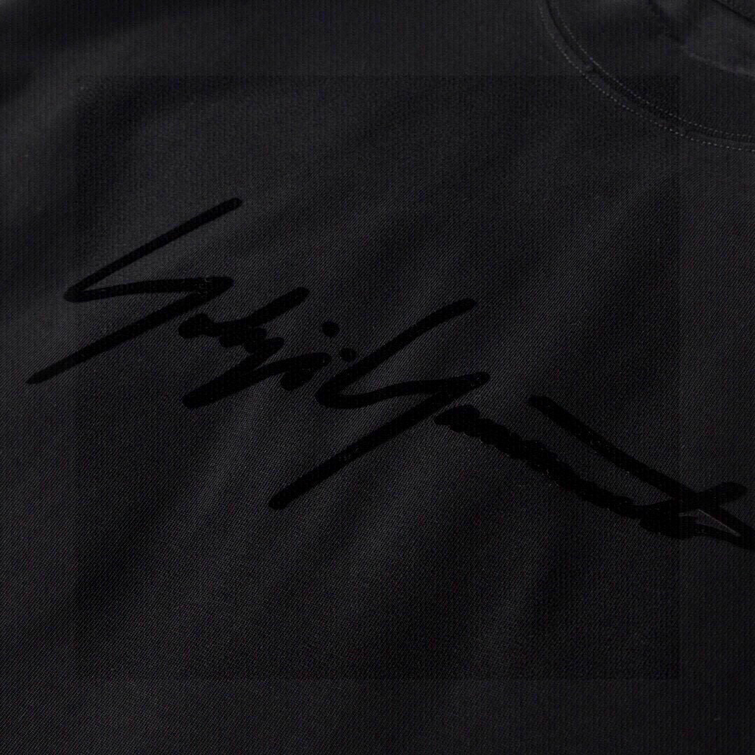 品牌：Y3季度：2025春夏颜色：黑色 白色尺码：S～XL版型：微阔大落肩版 短袖T重量：245克重 3