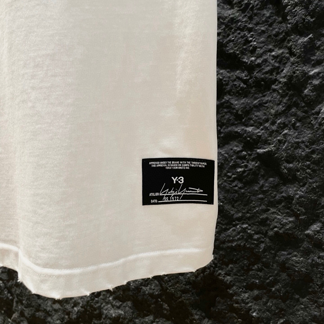 新款🌟Y-3，新款T恤，面料采用顶级原版精梳棉洗水面料，立体印花图案设计，时尚潮流，顶级的做工，高端品质
