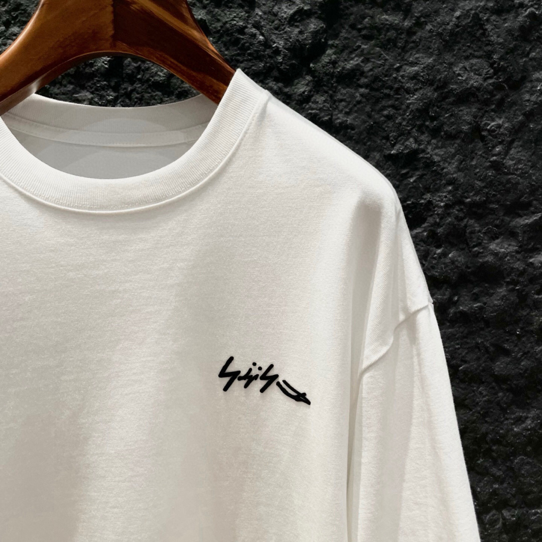 新款🌟Y-3，新款T恤，面料采用顶级原版精梳棉洗水面料，立体印花图案设计，时尚潮流，顶级的做工，高端品质