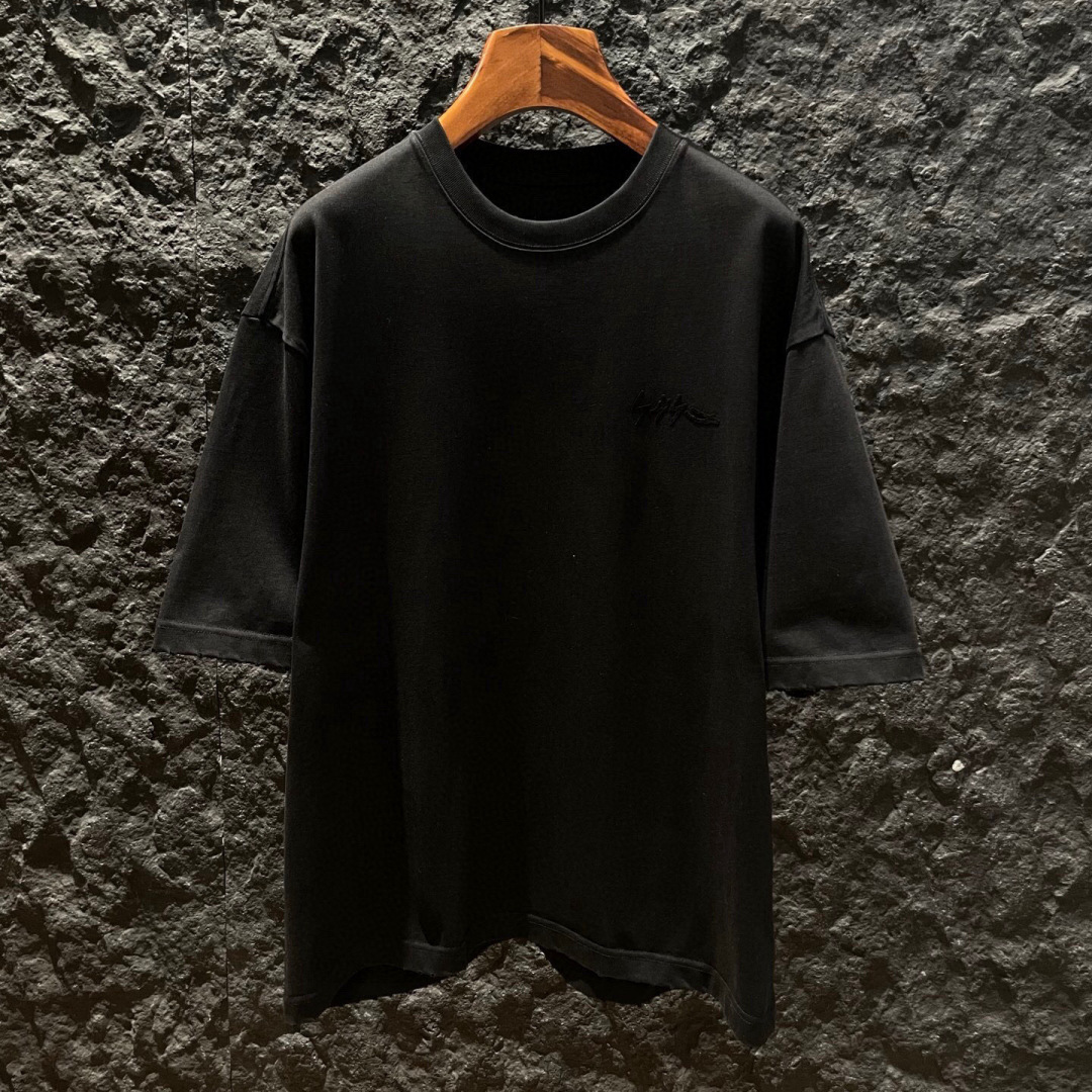 新款🌟Y-3，新款T恤，面料采用顶级原版精梳棉洗水面料，立体印花图案设计，时尚潮流，顶级的做工，高端品质