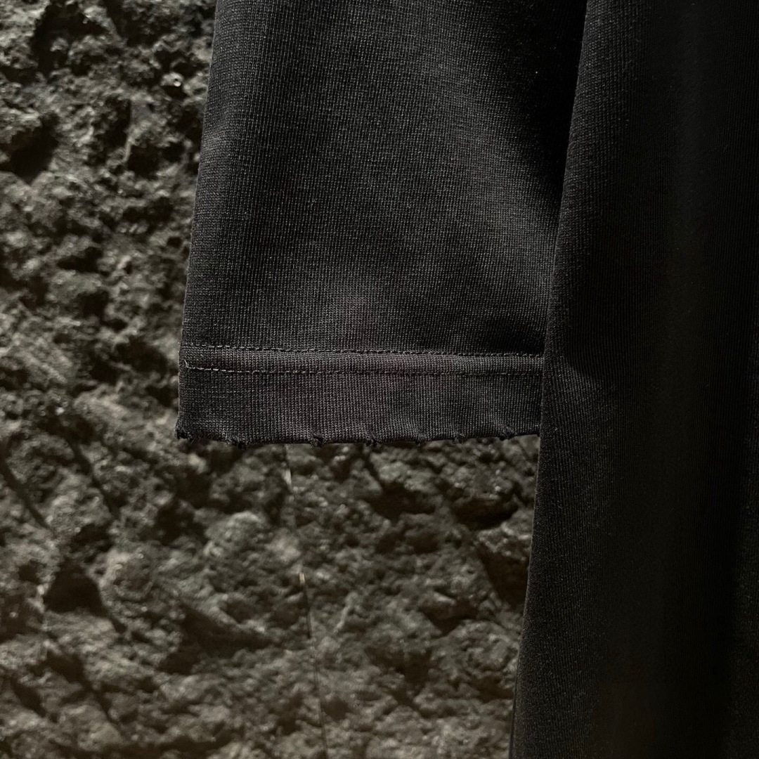 新款🌟Y-3，新款T恤，面料采用顶级原版精梳棉洗水面料，立体印花图案设计，时尚潮流，顶级的做工，高端品质