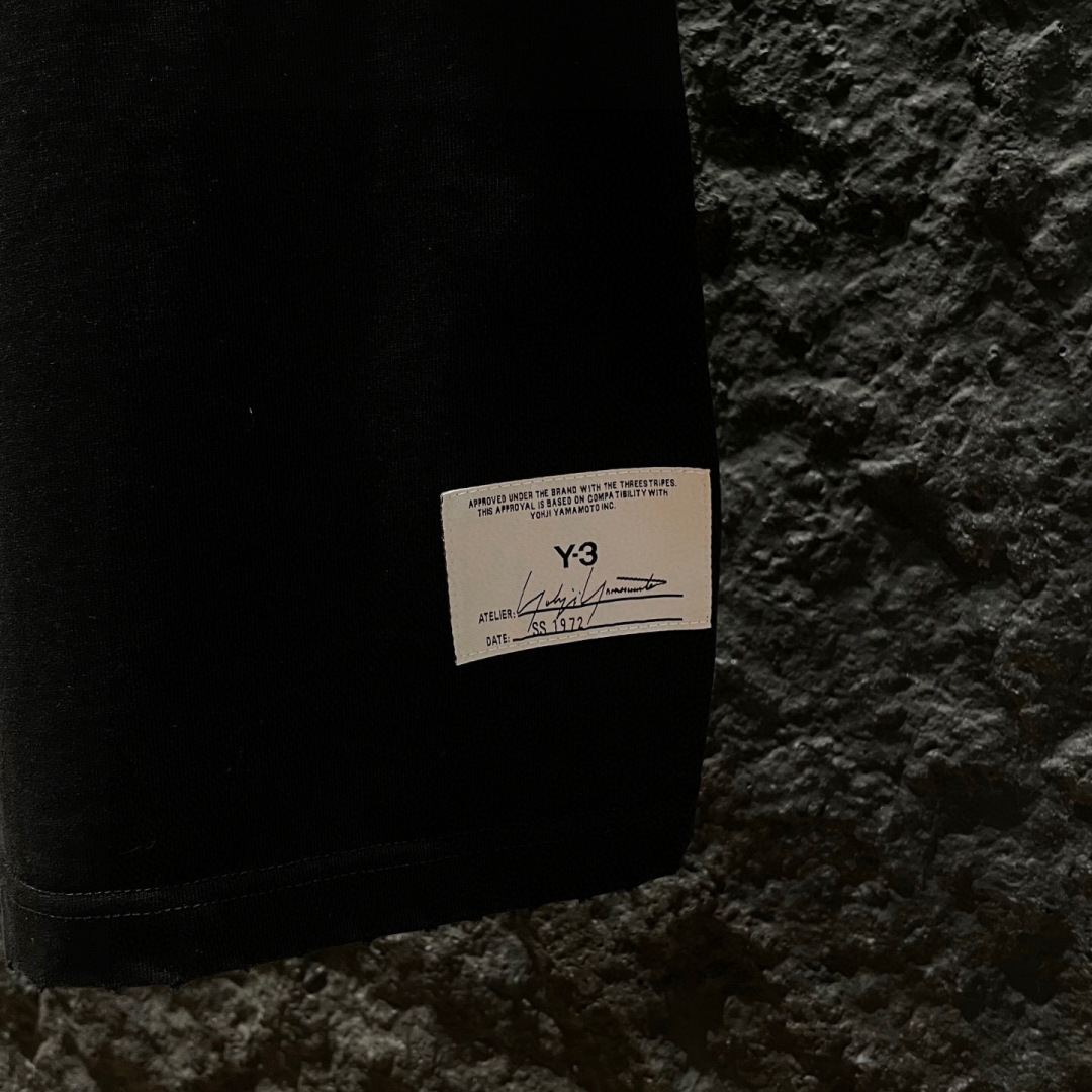 新款🌟Y-3，新款T恤，面料采用顶级原版精梳棉洗水面料，立体印花图案设计，时尚潮流，顶级的做工，高端品质