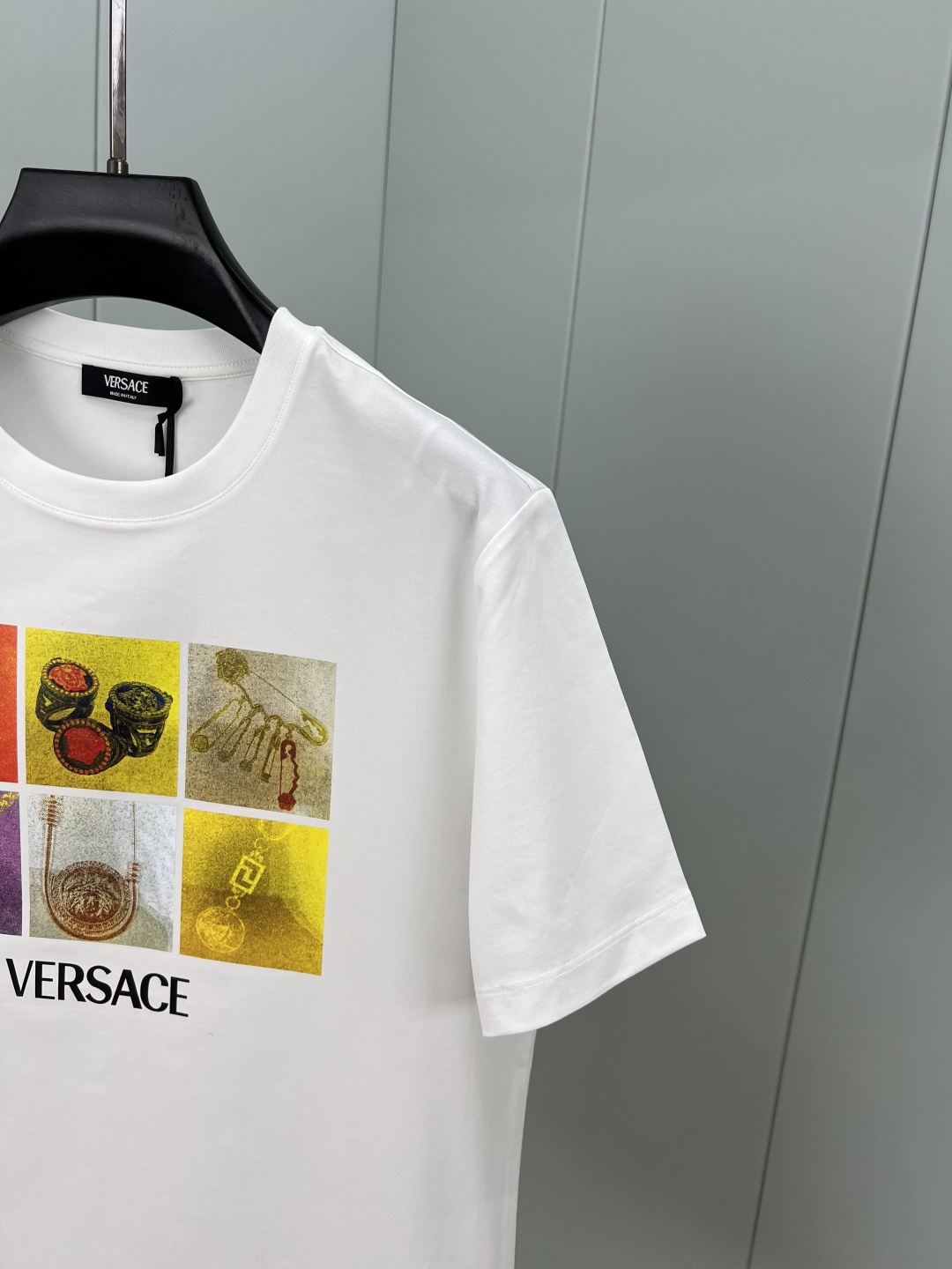 Versace 25夏季新品男士饰有Versace珠宝的多色流行图案数码印花短袖T恤，定制80支双股丝光