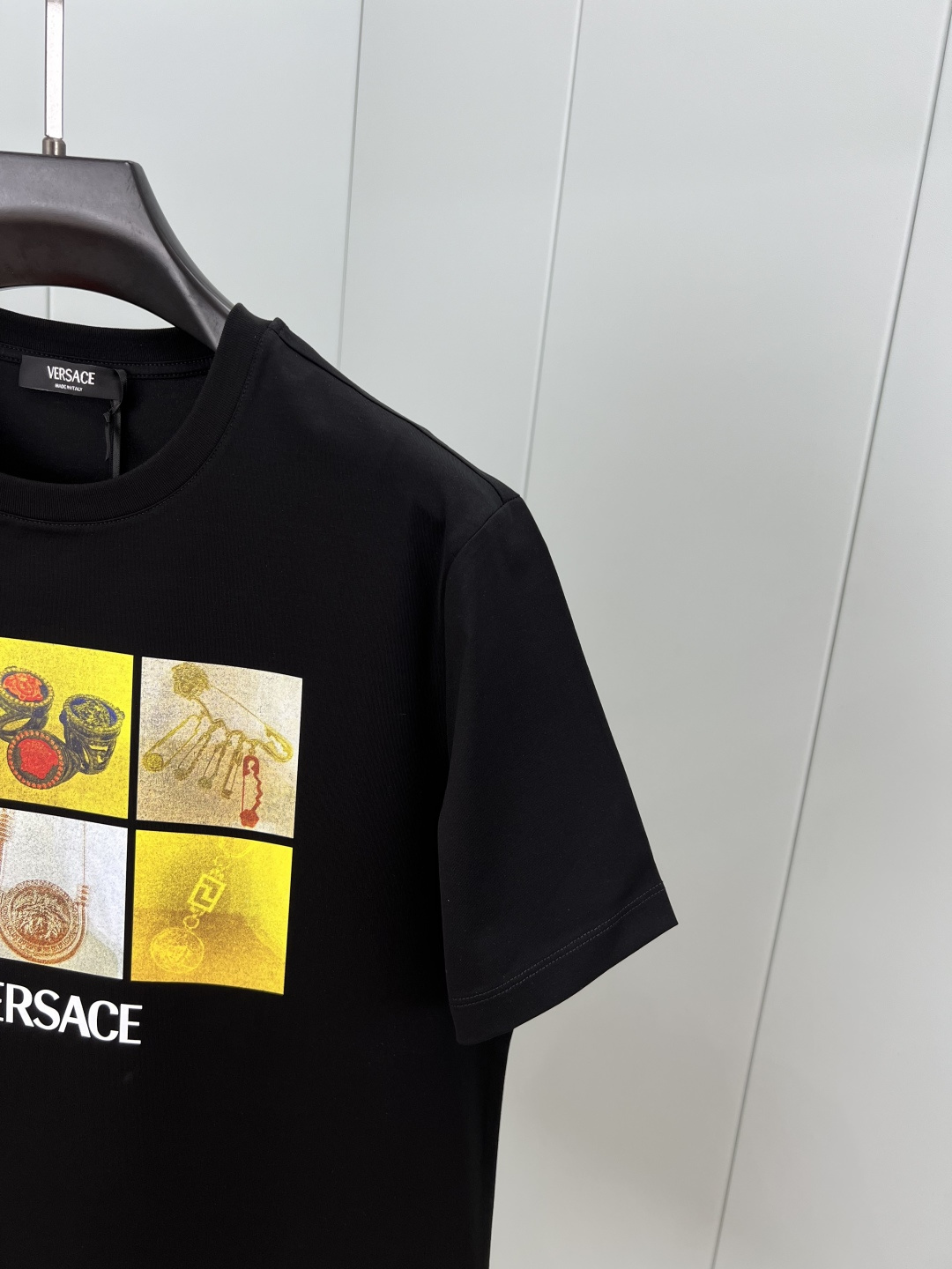 Versace 25夏季新品男士饰有Versace珠宝的多色流行图案数码印花短袖T恤，定制80支双股丝光