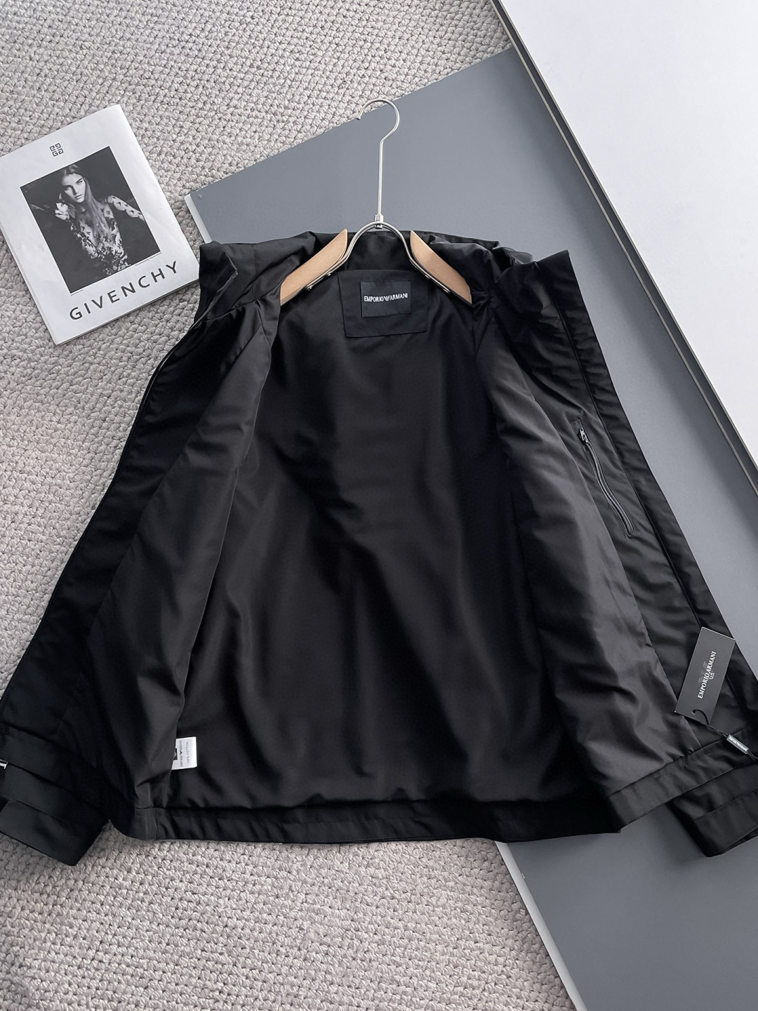 阿玛尼 官网同款，提前发售！2025新款男士夹克外套，原单三标齐全高端版本！带隐藏帽，专柜定制面料 透气