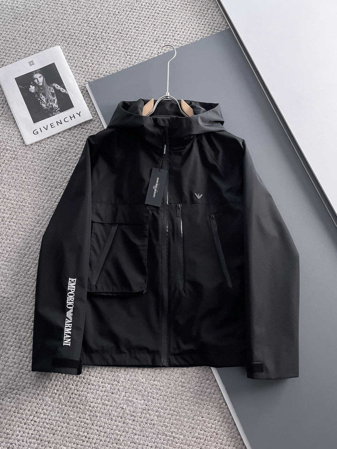 阿玛尼 官网同款，提前发售！2025新款男士夹克外套，原单三标齐全高端版本！带隐藏帽，专柜定制面料 透气