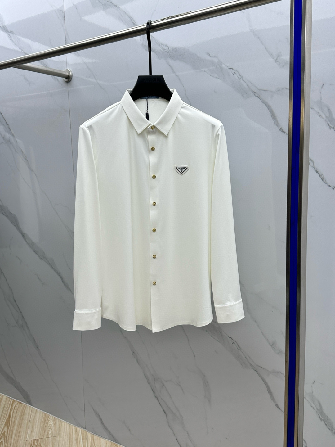 🆕Prada普拉达 2025秋冬新品发布⌚️🔥潮品休闲衬衫，定义高端产品 3D立体制版、贴身舒适，欧洲标