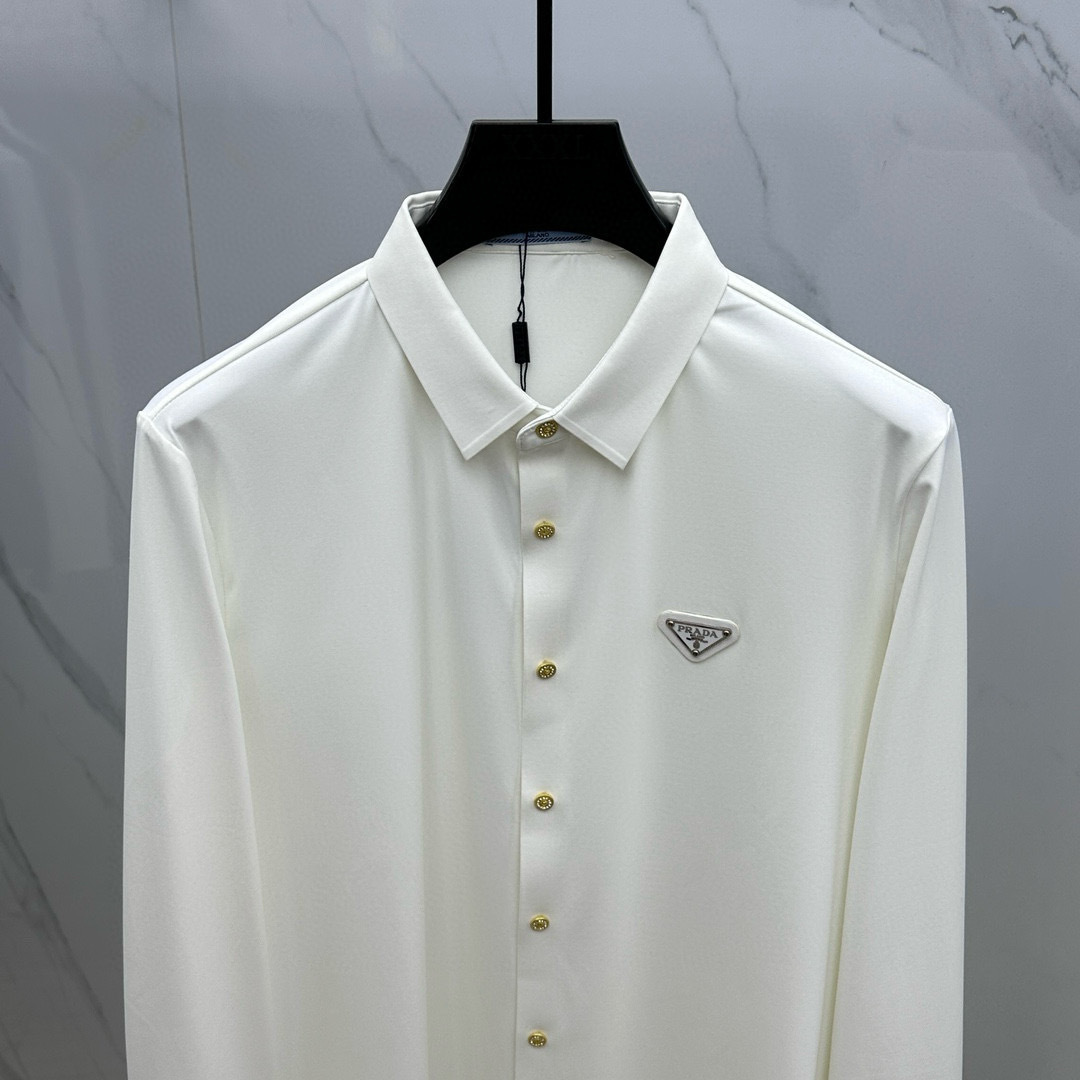 🆕Prada普拉达 2025秋冬新品发布⌚️🔥潮品休闲衬衫，定义高端产品 3D立体制版、贴身舒适，欧洲标