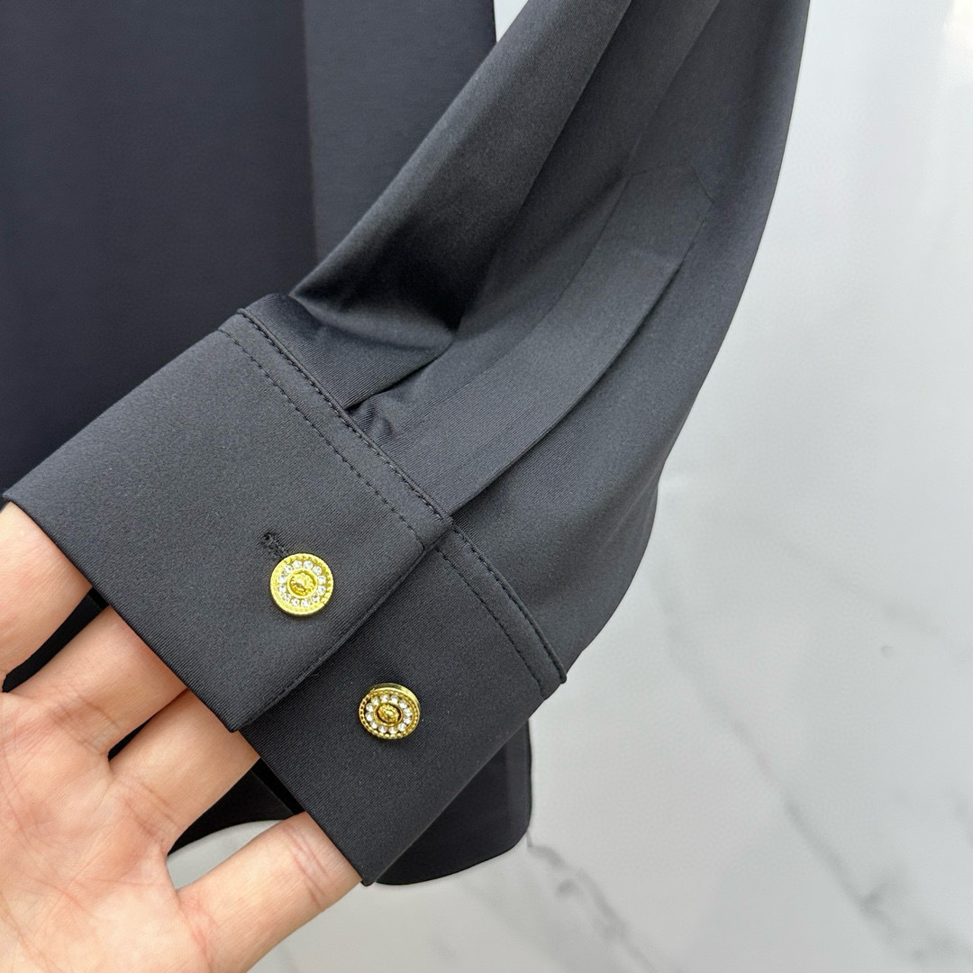 🆕Prada普拉达 2025秋冬新品发布⌚️🔥潮品休闲衬衫，定义高端产品 3D立体制版、贴身舒适，欧洲标