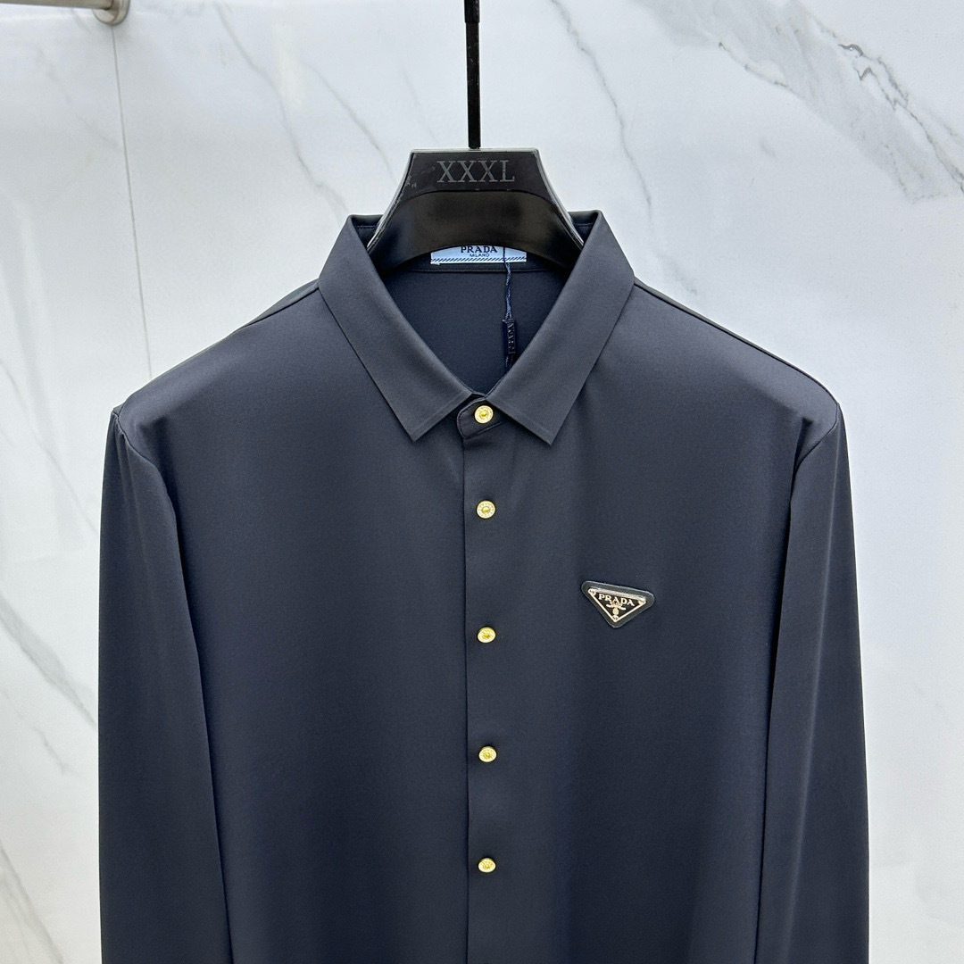 🆕Prada普拉达 2025秋冬新品发布⌚️🔥潮品休闲衬衫，定义高端产品 3D立体制版、贴身舒适，欧洲标