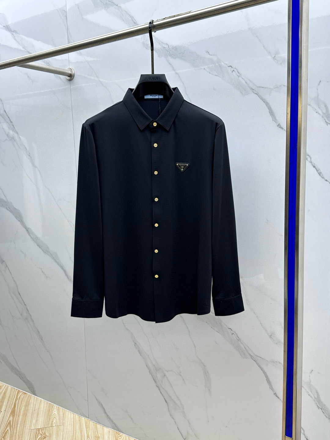 🆕Prada普拉达 2025秋冬新品发布⌚️🔥潮品休闲衬衫，定义高端产品 3D立体制版、贴身舒适，欧洲标