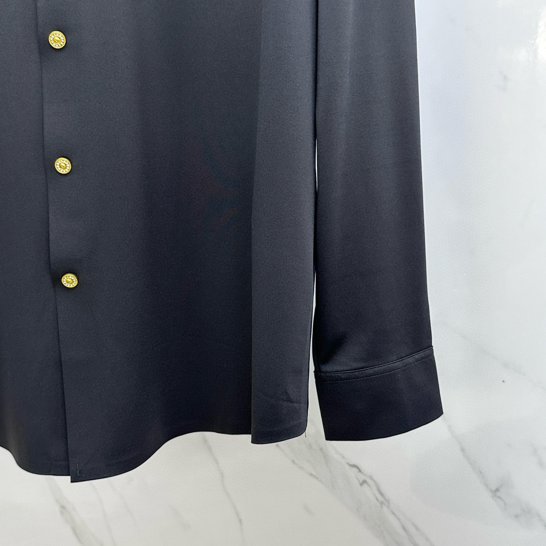 🆕Prada普拉达 2025秋冬新品发布⌚️🔥潮品休闲衬衫，定义高端产品 3D立体制版、贴身舒适，欧洲标