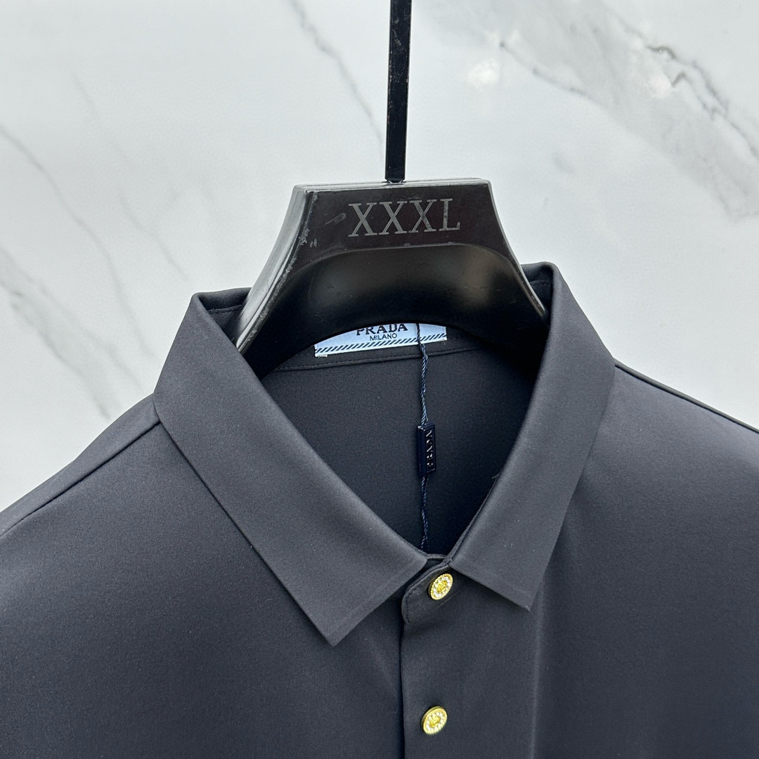 🆕Prada普拉达 2025秋冬新品发布⌚️🔥潮品休闲衬衫，定义高端产品 3D立体制版、贴身舒适，欧洲标