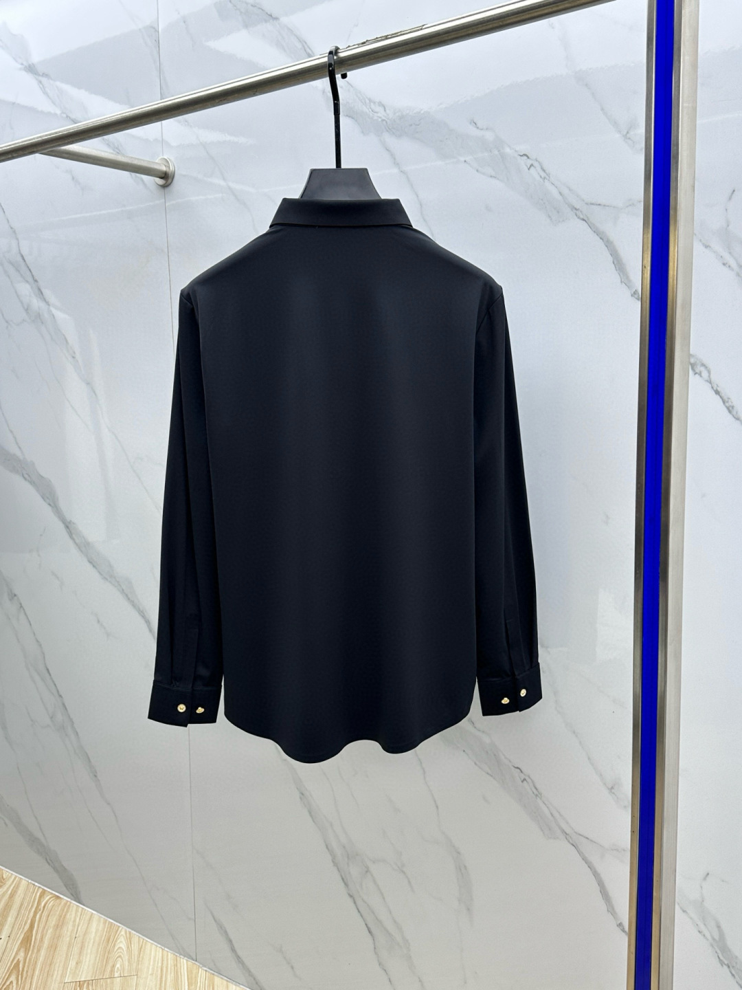 🆕Prada普拉达 2025秋冬新品发布⌚️🔥潮品休闲衬衫，定义高端产品 3D立体制版、贴身舒适，欧洲标