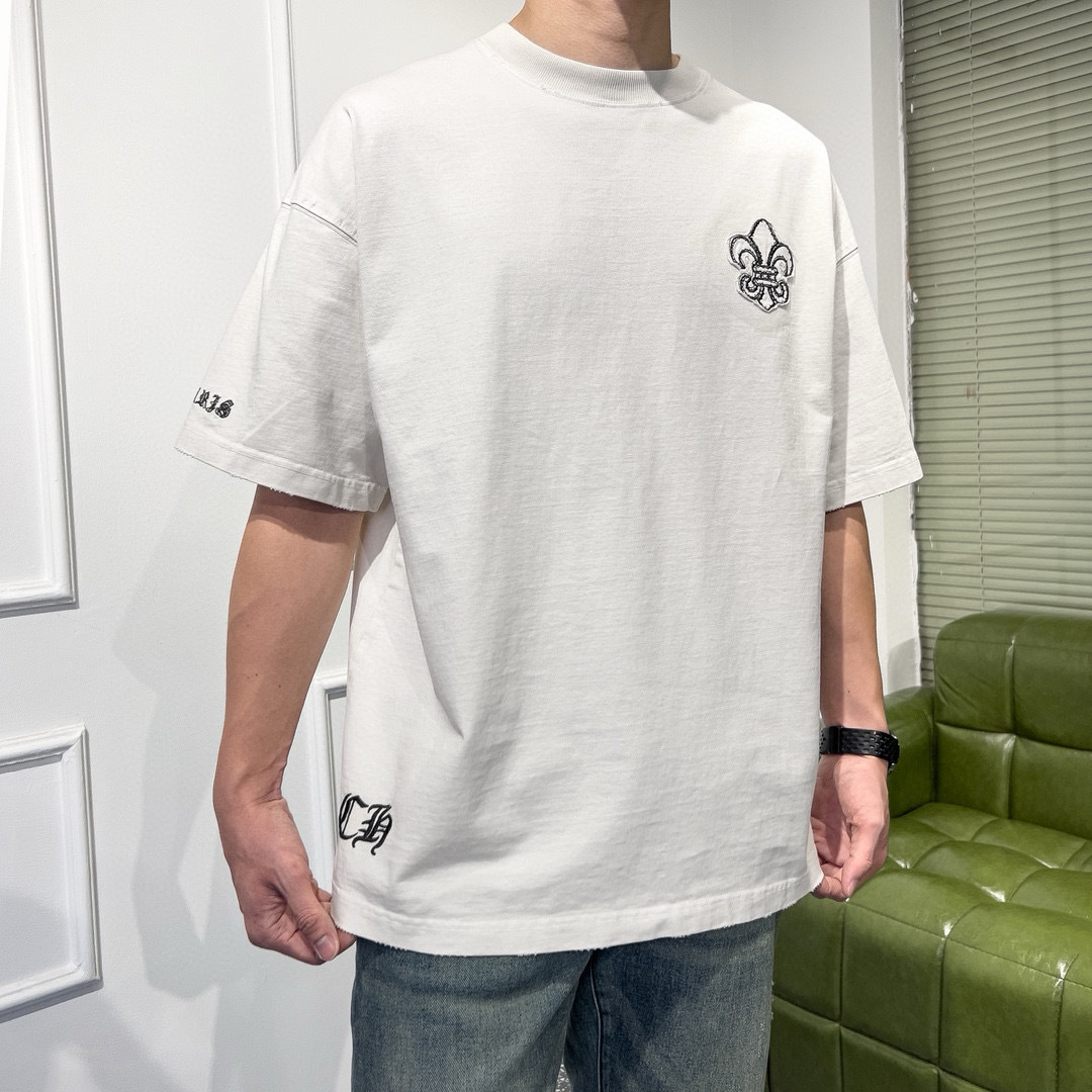 品牌：CH克家季度：2025秋冬颜色：黑色 冷卡其 灰色尺码：S-XXL版型：宽松版 短袖T重量：390