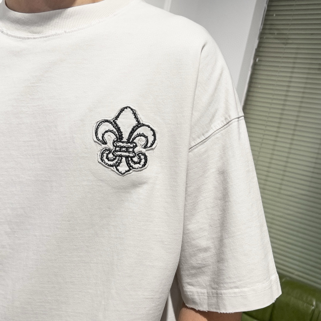 品牌：CH克家季度：2025秋冬颜色：黑色 冷卡其 灰色尺码：S-XXL版型：宽松版 短袖T重量：390