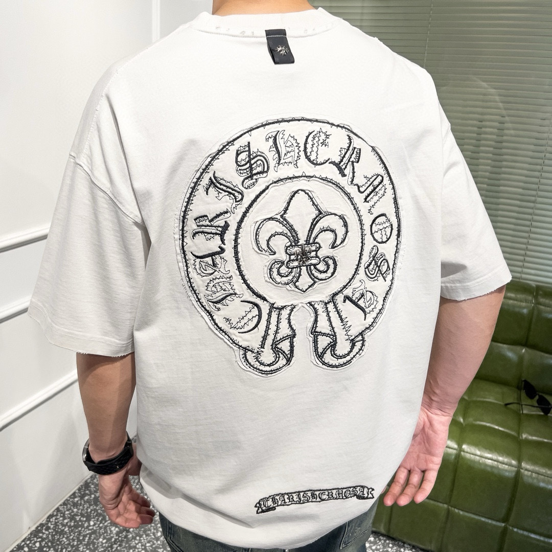 品牌：CH克家季度：2025秋冬颜色：黑色 冷卡其 灰色尺码：S-XXL版型：宽松版 短袖T重量：390