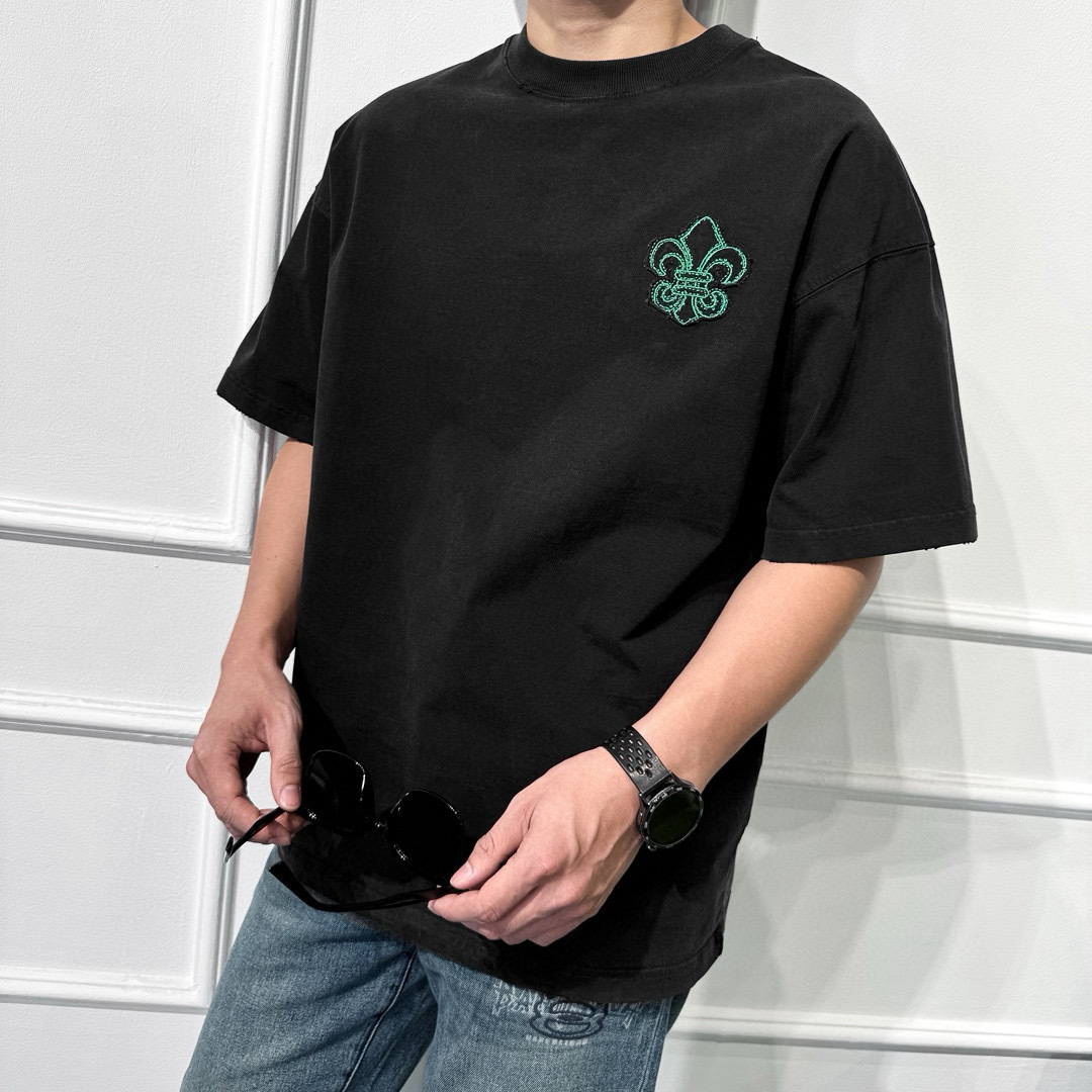 品牌：CH克家季度：2025秋冬颜色：黑色 冷卡其 灰色尺码：S-XXL版型：宽松版 短袖T重量：390