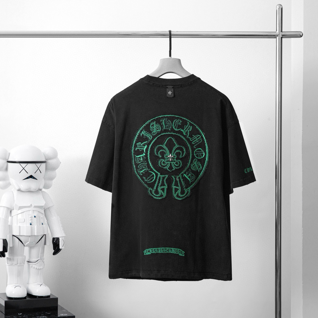 品牌：CH克家季度：2025秋冬颜色：黑色 冷卡其 灰色尺码：S-XXL版型：宽松版 短袖T重量：390