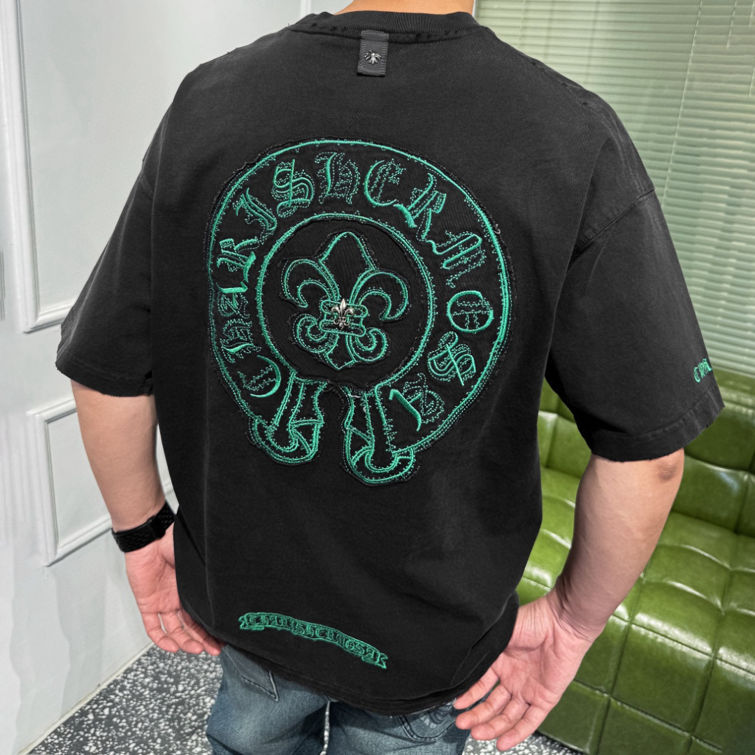 品牌：CH克家季度：2025秋冬颜色：黑色 冷卡其 灰色尺码：S-XXL版型：宽松版 短袖T重量：390