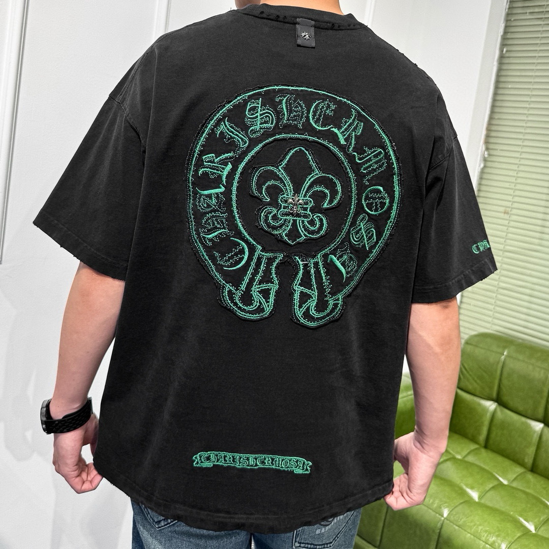 品牌：CH克家季度：2025秋冬颜色：黑色 冷卡其 灰色尺码：S-XXL版型：宽松版 短袖T重量：390