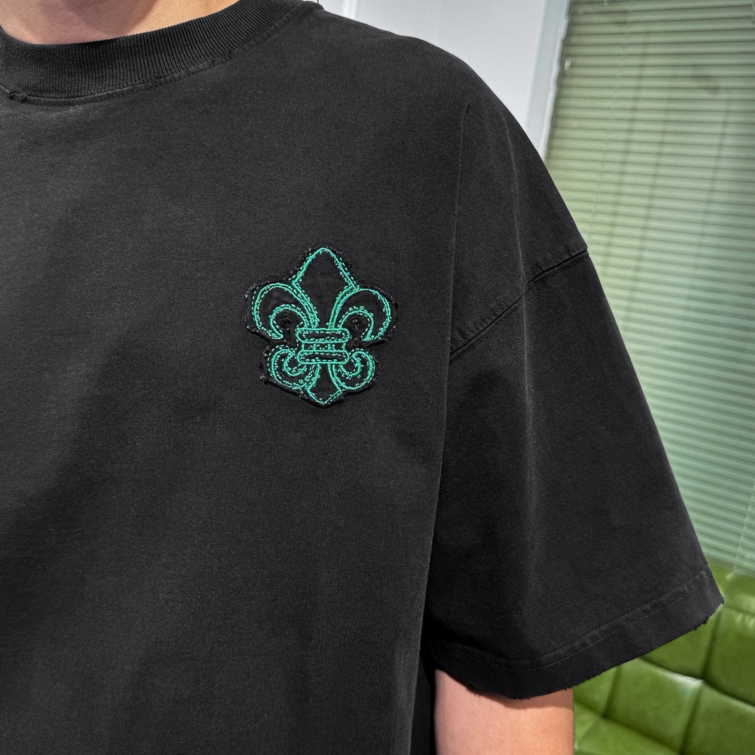 品牌：CH克家季度：2025秋冬颜色：黑色 冷卡其 灰色尺码：S-XXL版型：宽松版 短袖T重量：390