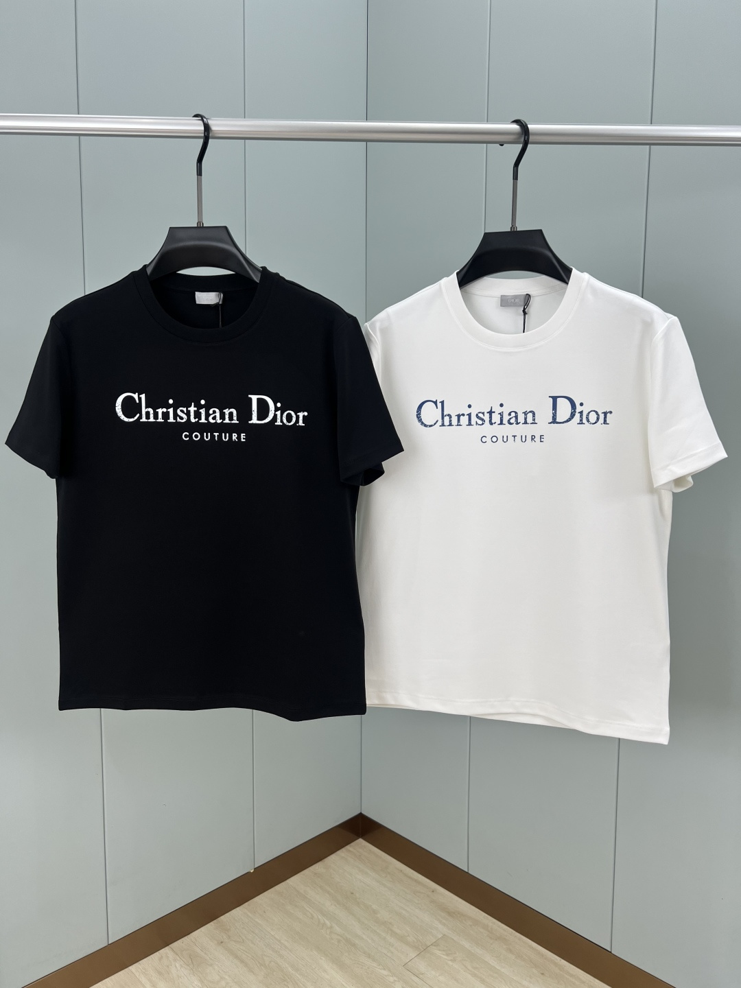 Dior.迪奥 25秋冬新品立体 Christian Dior Couture 字母印花标识加厚面料短袖