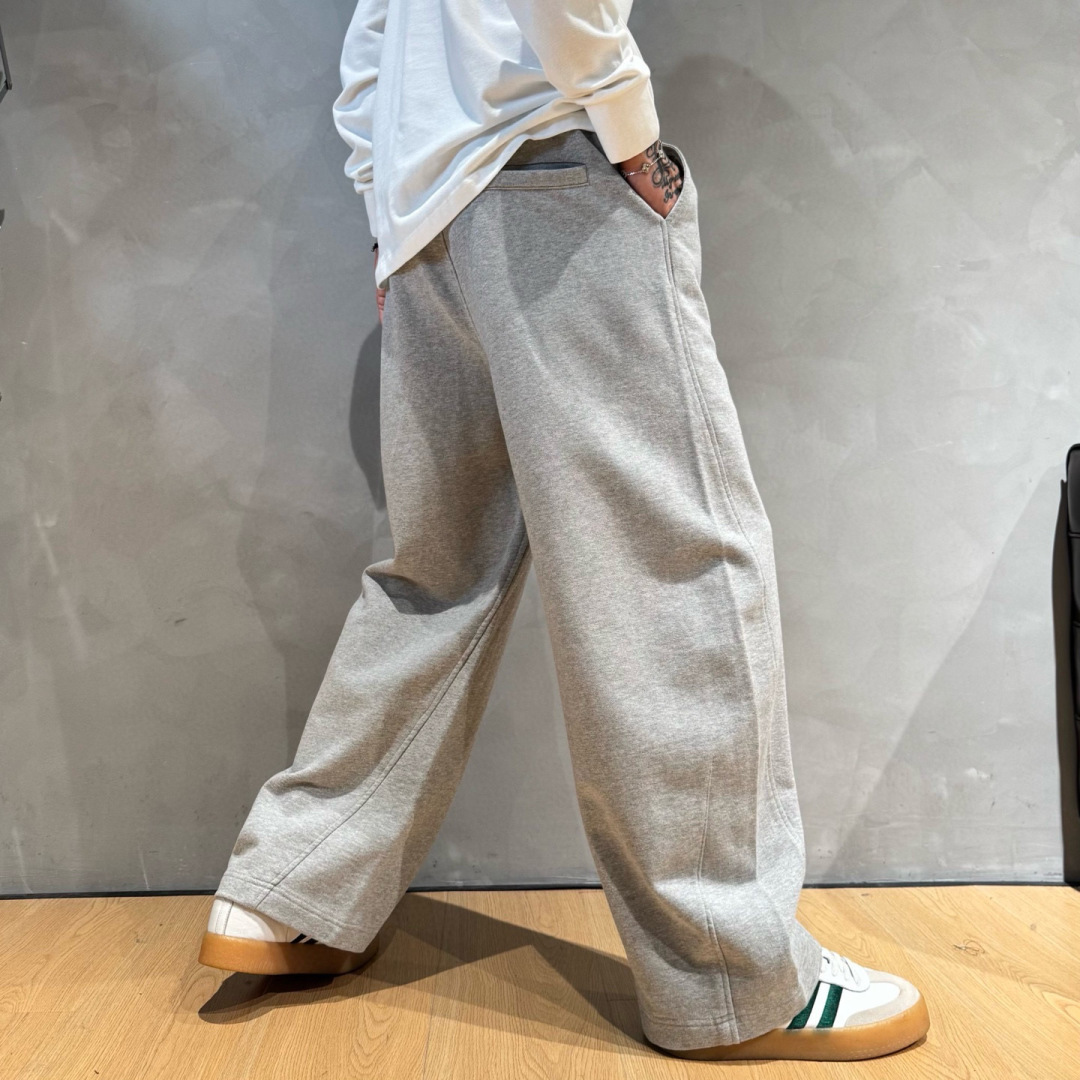 YMM🌟秋冬新款休闲裤🆕采用480克毛圈底面料，具有质感，松紧腰带设计，超级时尚洋气！码数：M-2XL 