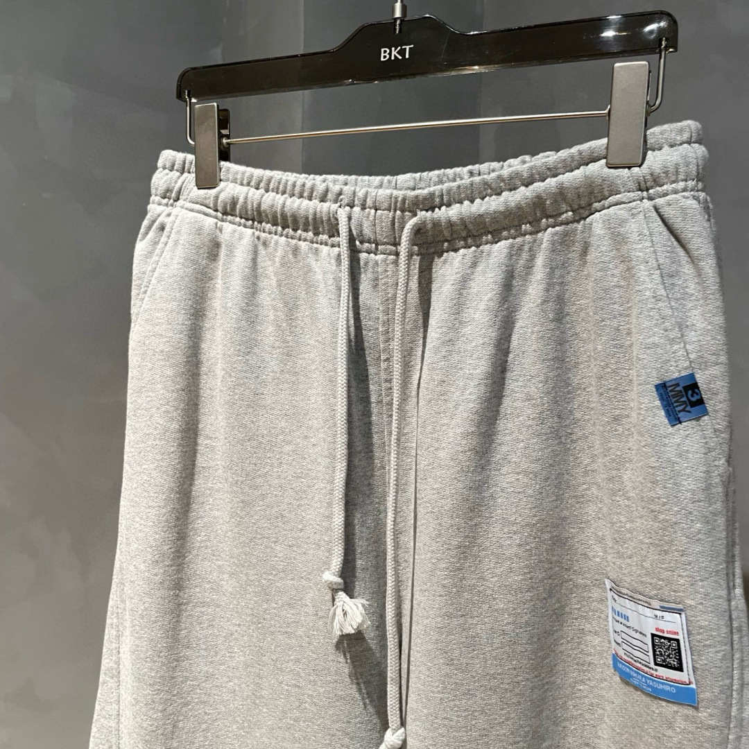 YMM🌟秋冬新款休闲裤🆕采用480克毛圈底面料，具有质感，松紧腰带设计，超级时尚洋气！码数：M-2XL 