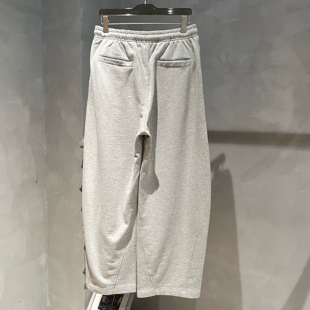 YMM🌟秋冬新款休闲裤🆕采用480克毛圈底面料，具有质感，松紧腰带设计，超级时尚洋气！码数：M-2XL 