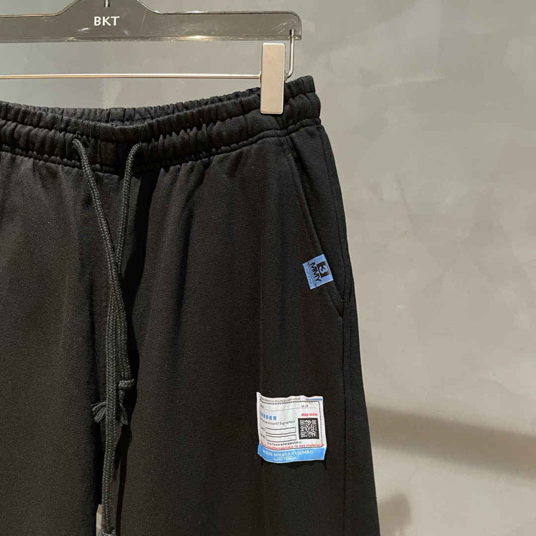 YMM🌟秋冬新款休闲裤🆕采用480克毛圈底面料，具有质感，松紧腰带设计，超级时尚洋气！码数：M-2XL 