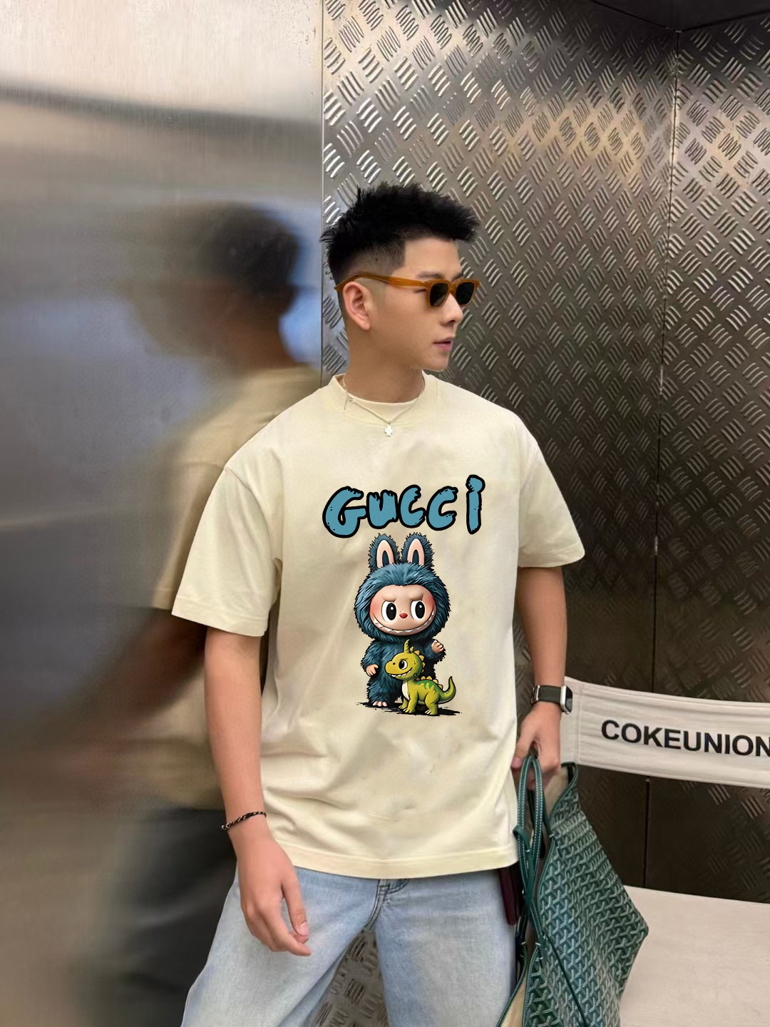 GUCC*2025秋季新款 个性字母logo印花 定制面料300g  短袖T恤  男女同款颜色：黑色 杏