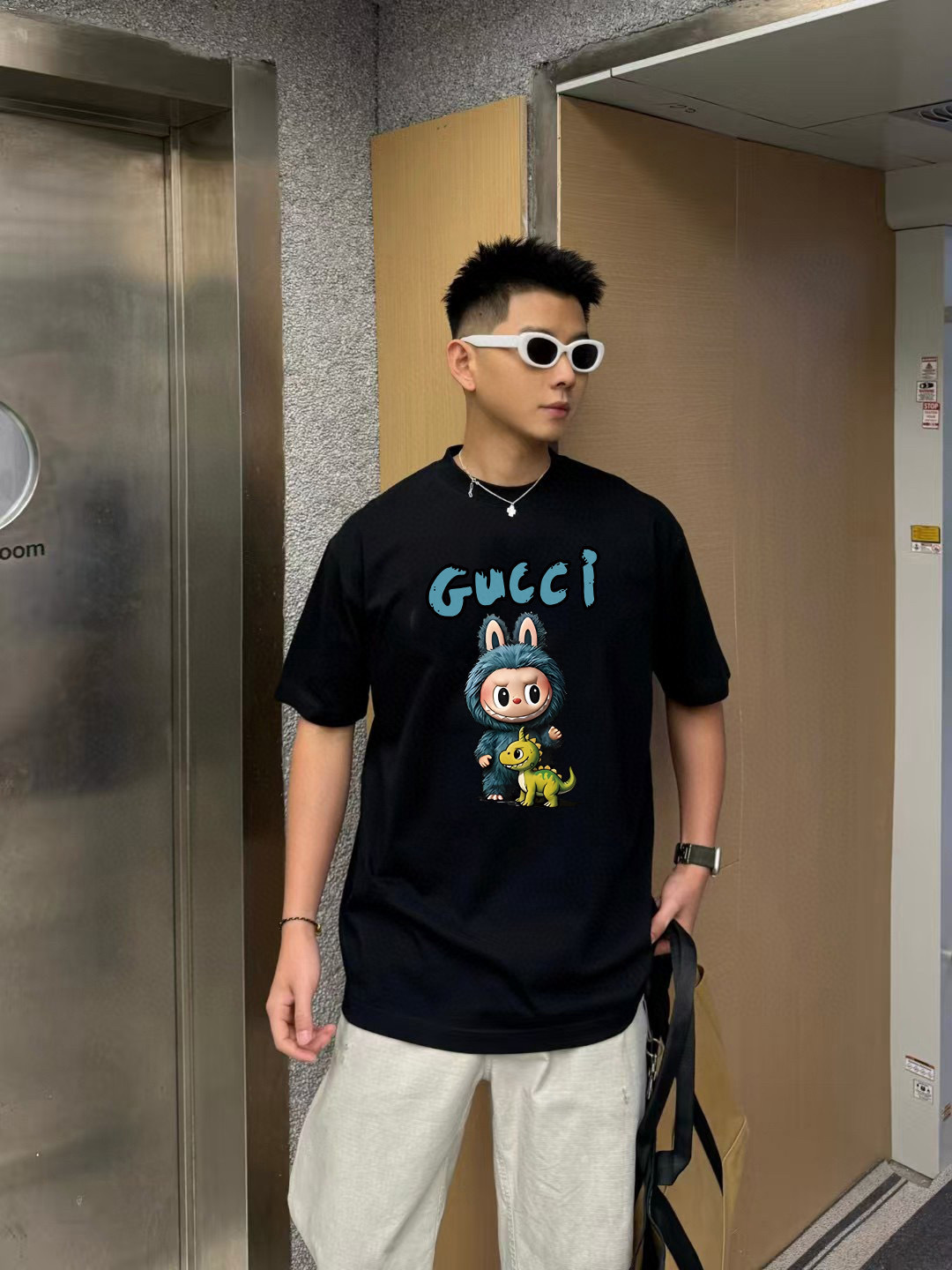 GUCC*2025秋季新款 个性字母logo印花 定制面料300g  短袖T恤  男女同款颜色：黑色 杏