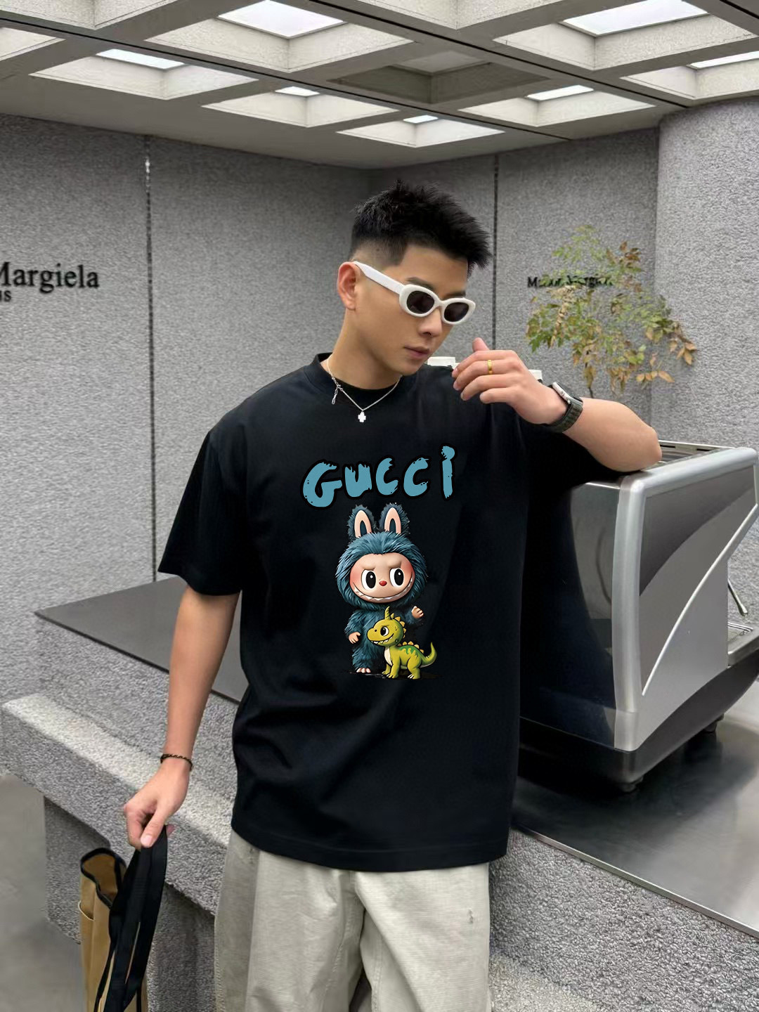 GUCC*2025秋季新款 个性字母logo印花 定制面料300g  短袖T恤  男女同款颜色：黑色 杏