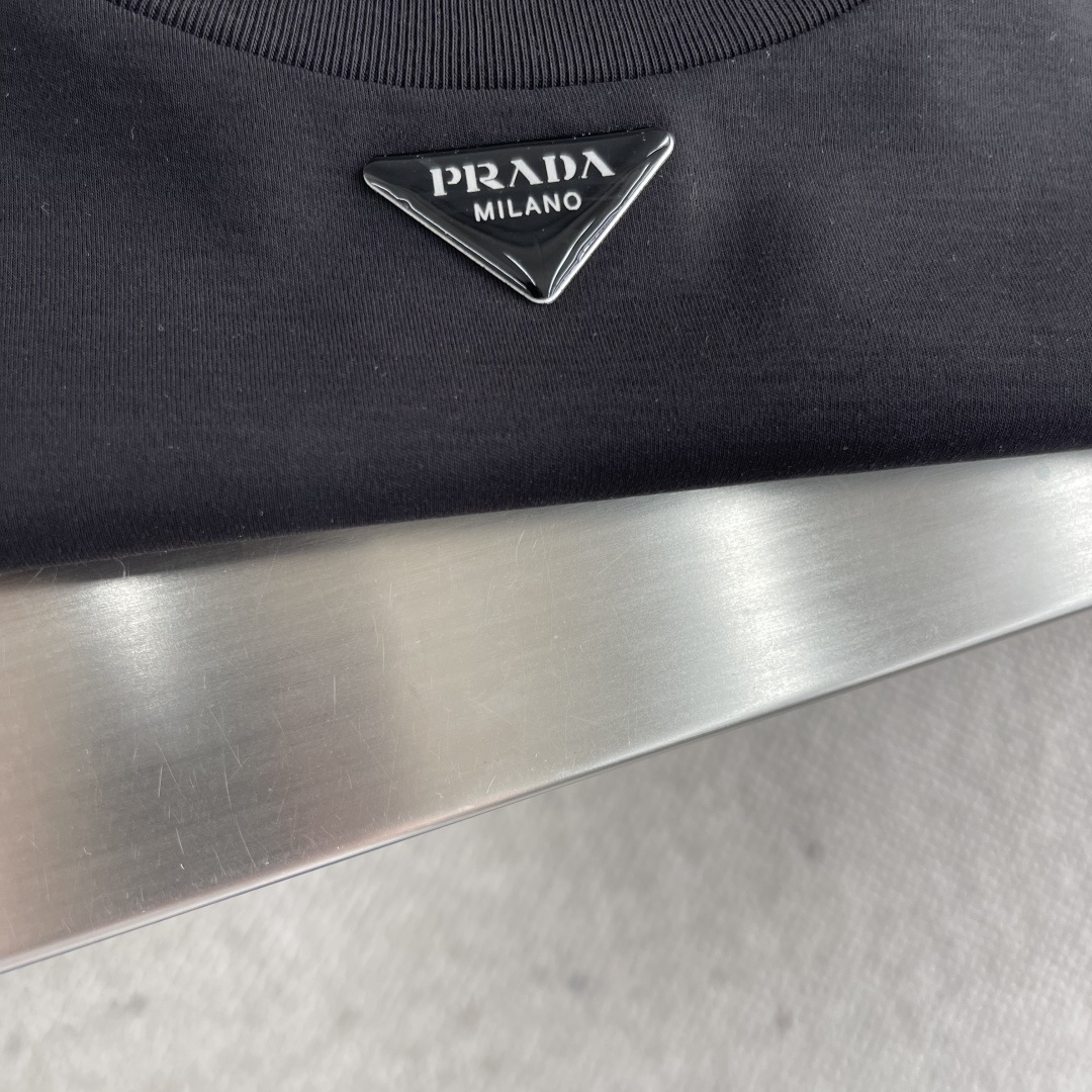 PRAD  2025春夏短袖系列尺码:   m-5xL版型：微阔版型克重：220克重 兰精莫代尔面料成份