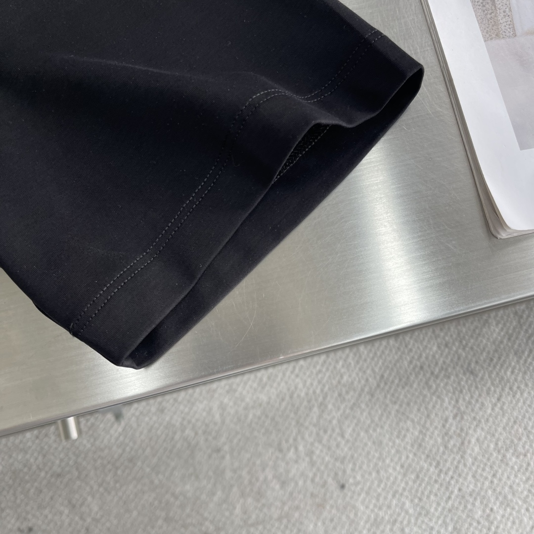 PRAD  2025春夏短袖系列尺码:   m-5xL版型：微阔版型克重：220克重 兰精莫代尔面料成份