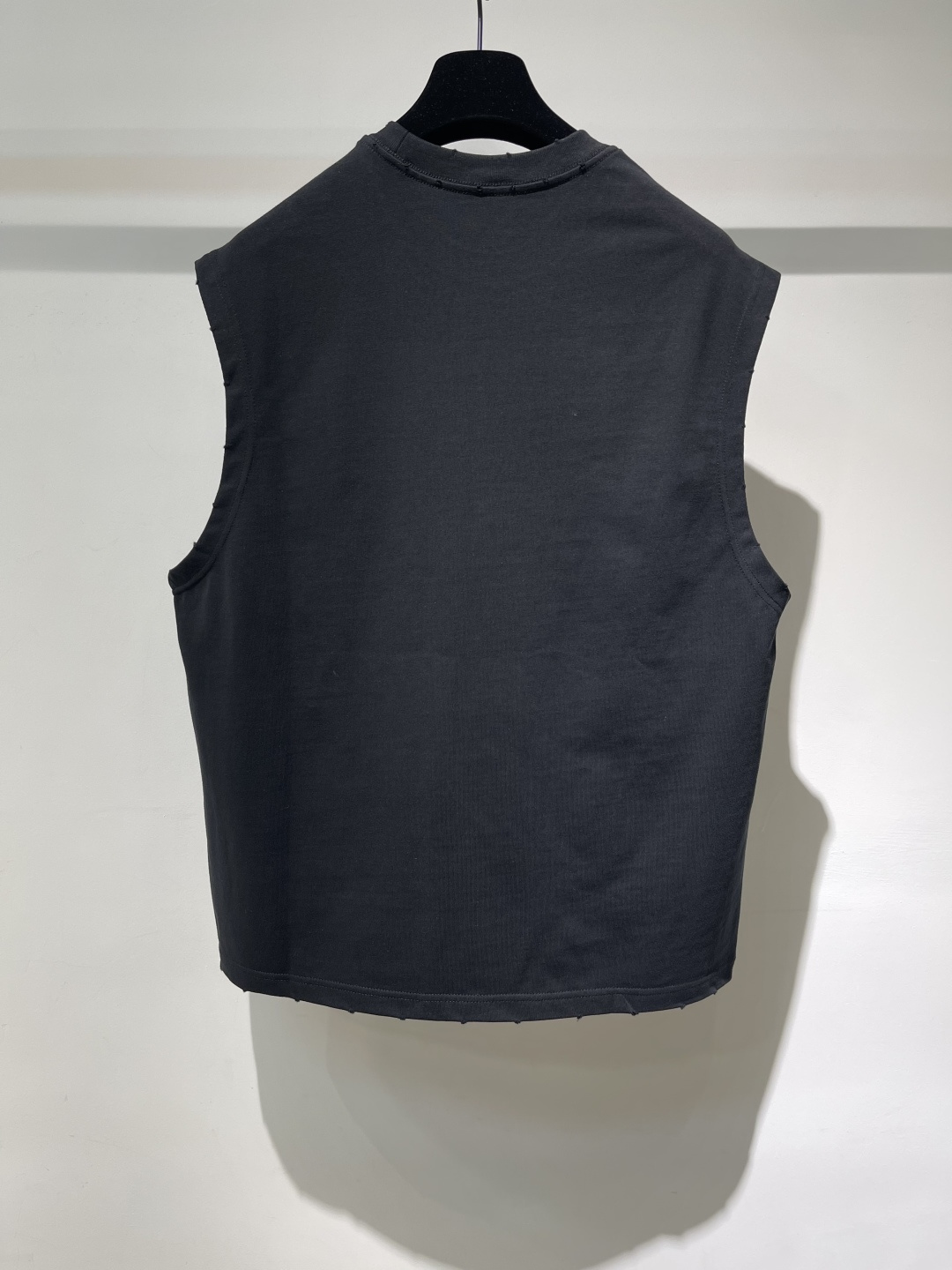 2025春夏新款马吉拉磨破坎肩背心XS-XL 黑白杏三色