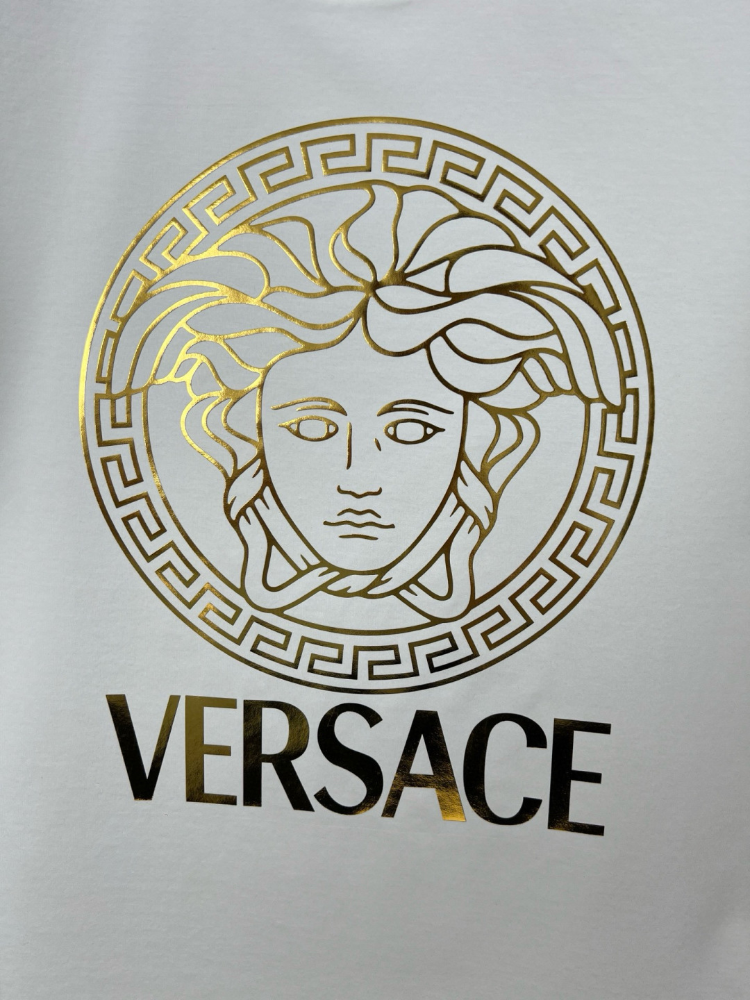 Versace 25春夏新品Medusa金箔印花标识短袖T恤衫，定制80支双股丝光棉面料；黑色 白色 M