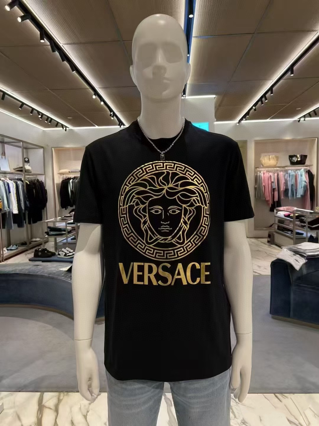 Versace 25春夏新品Medusa金箔印花标识短袖T恤衫，定制80支双股丝光棉面料；黑色 白色 M