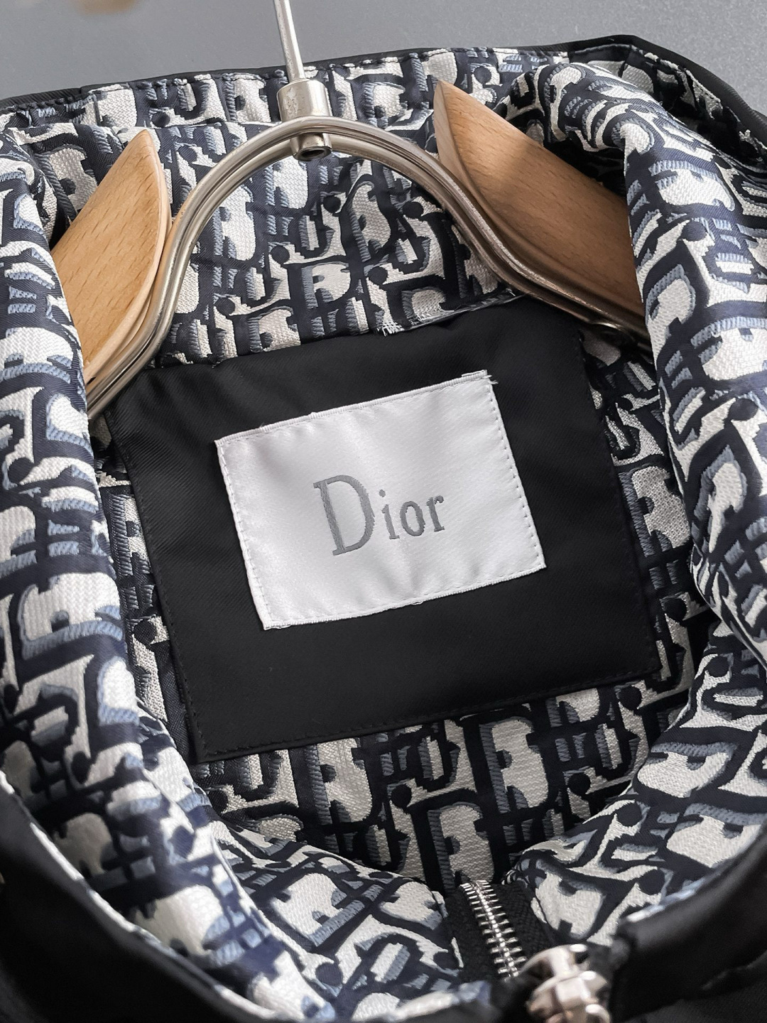 迪奥 官网同款，提前发售！2025ss开秋新款男士夹克外套，原单三标齐全高端版本！带隐藏帽，专柜定制面料