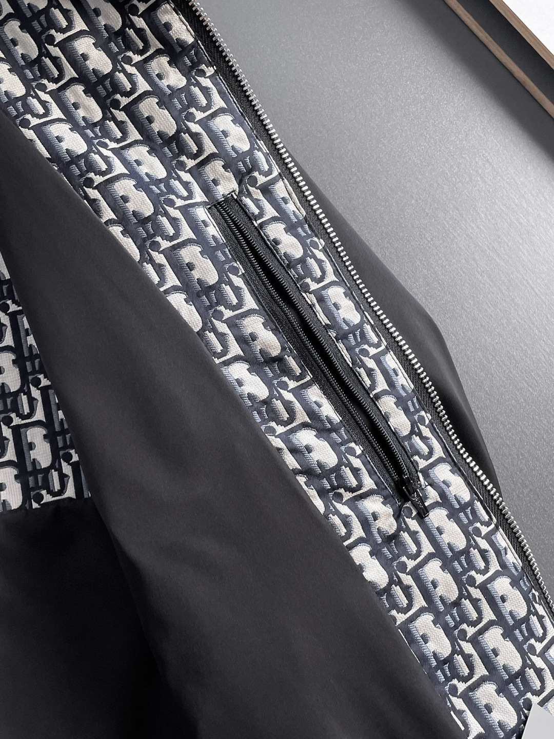 迪奥 官网同款，提前发售！2025ss开秋新款男士夹克外套，原单三标齐全高端版本！带隐藏帽，专柜定制面料