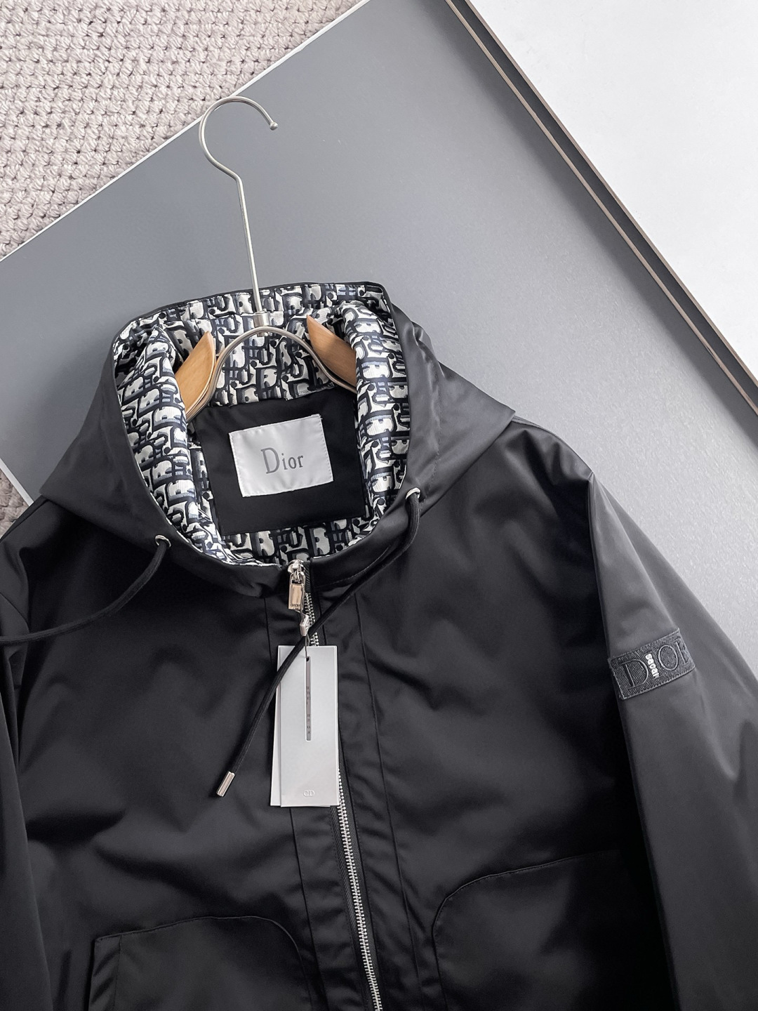 迪奥 官网同款，提前发售！2025ss开秋新款男士夹克外套，原单三标齐全高端版本！带隐藏帽，专柜定制面料