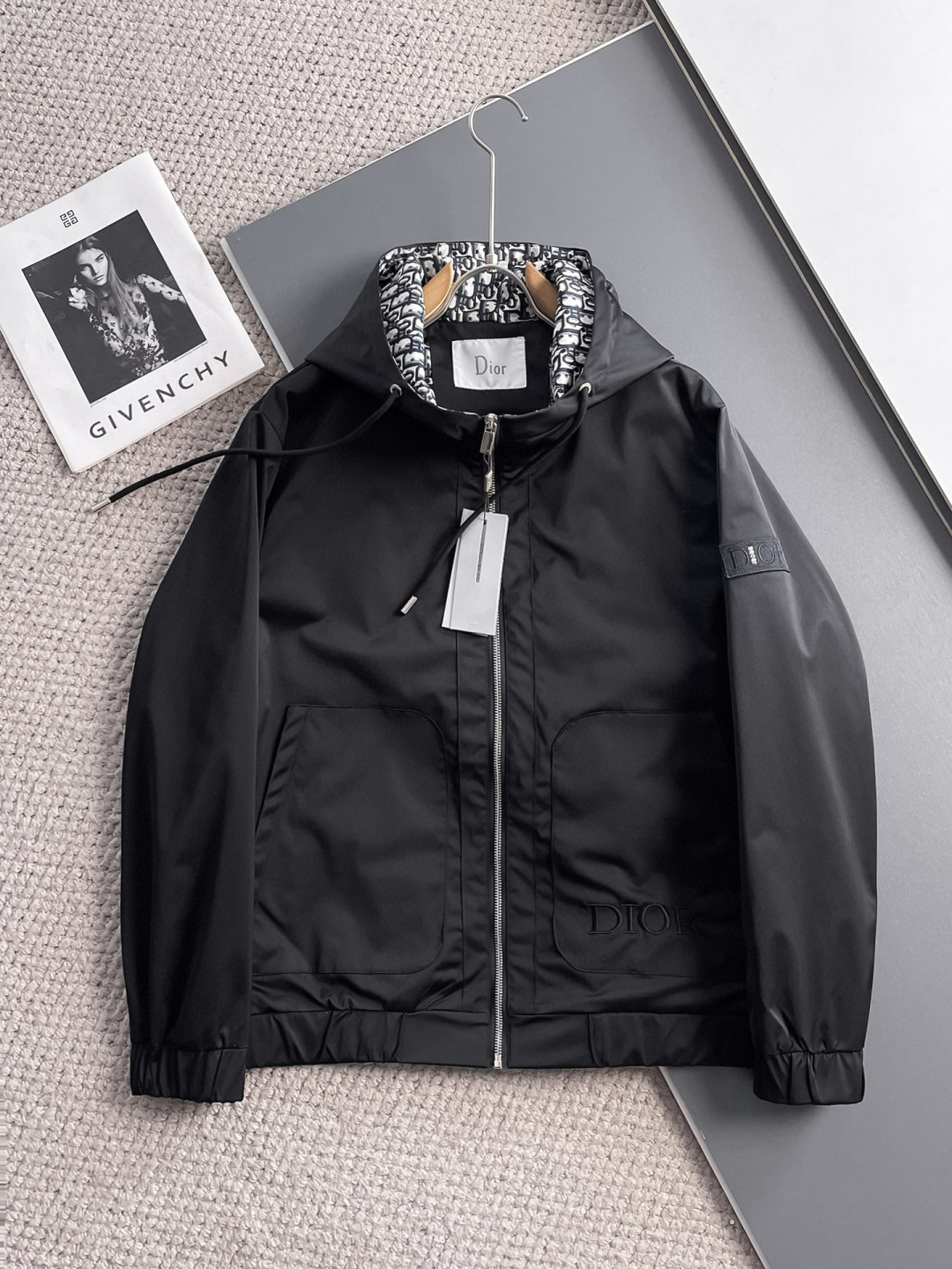 迪奥 官网同款，提前发售！2025ss开秋新款男士夹克外套，原单三标齐全高端版本！带隐藏帽，专柜定制面料